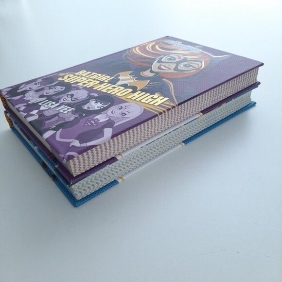 Dc Superhero Girls Hardcover Chapter Books Batgirl Wonder Woman By Lisa Yee - Picture 12 of 12